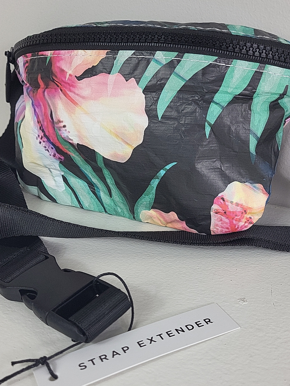 Paradise x Aloha White Logo Hip Pack - Picture 5 of 8